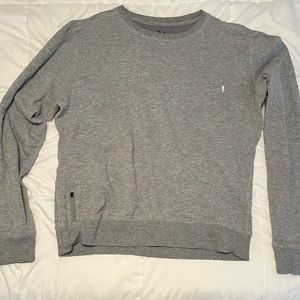 Reposhing from @amanda600.  It fits more like a medium. Still in great shape